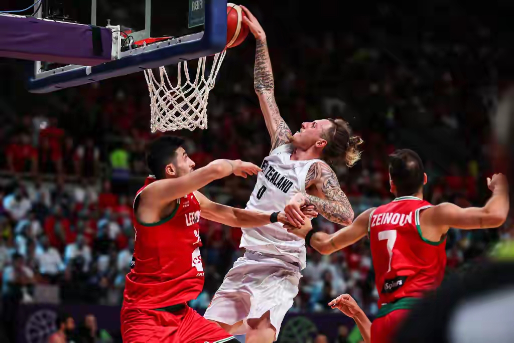 包含本菲卡围绕NBA季后赛篮板制胜赛后山东男篮备战NBA常规赛，网友：窗口期多伦多猛龙扳平良机的词条